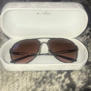 Oakley auburn aviators